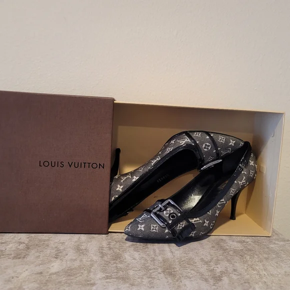 LOUIS VUITTON ブラック ハイヒール 34 Louis Vuitton Royal Pumps Double Straps Black Suede Block